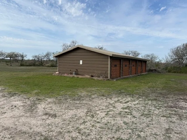 $1,300 | 215 County Road 227, Orange Grove, TX 78372