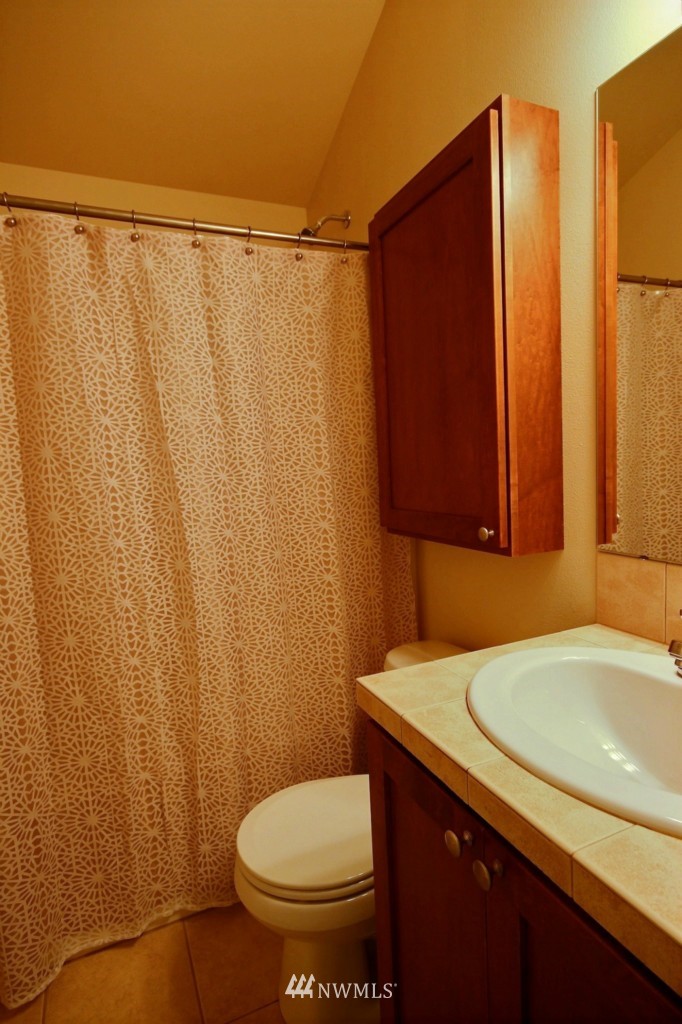 41 West Etruria Street, Unit B Seattle, WA 98119 - Photo 11 of 16