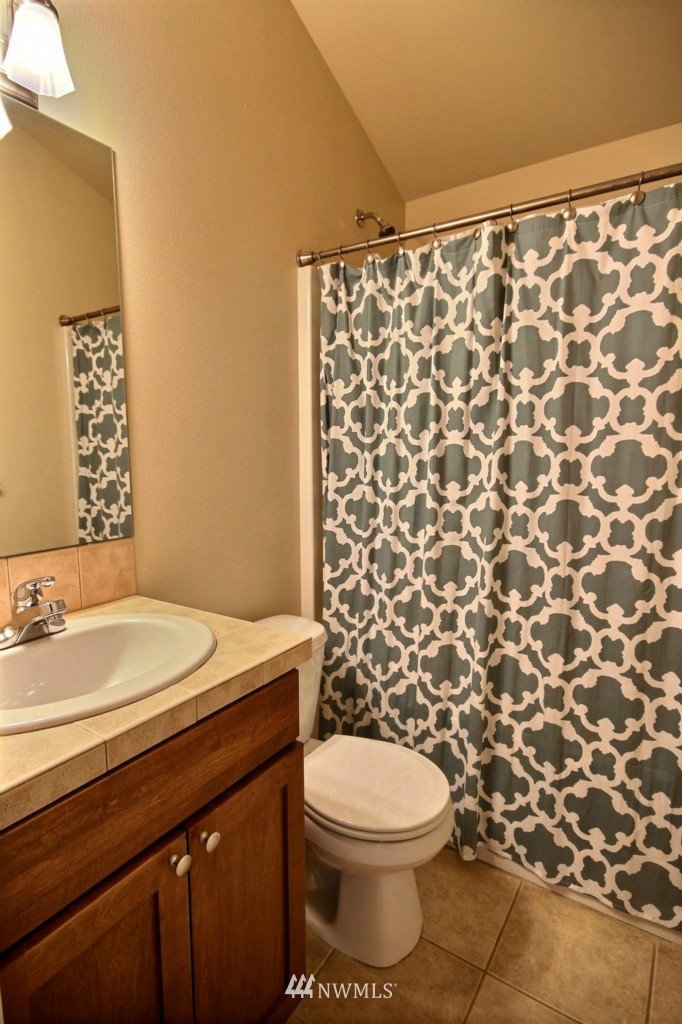 41 West Etruria Street, Unit B Seattle, WA 98119 - Photo 13 of 16