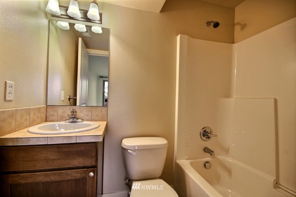41 West Etruria Street, Unit B Seattle, WA 98119 - Photo 16 of 16