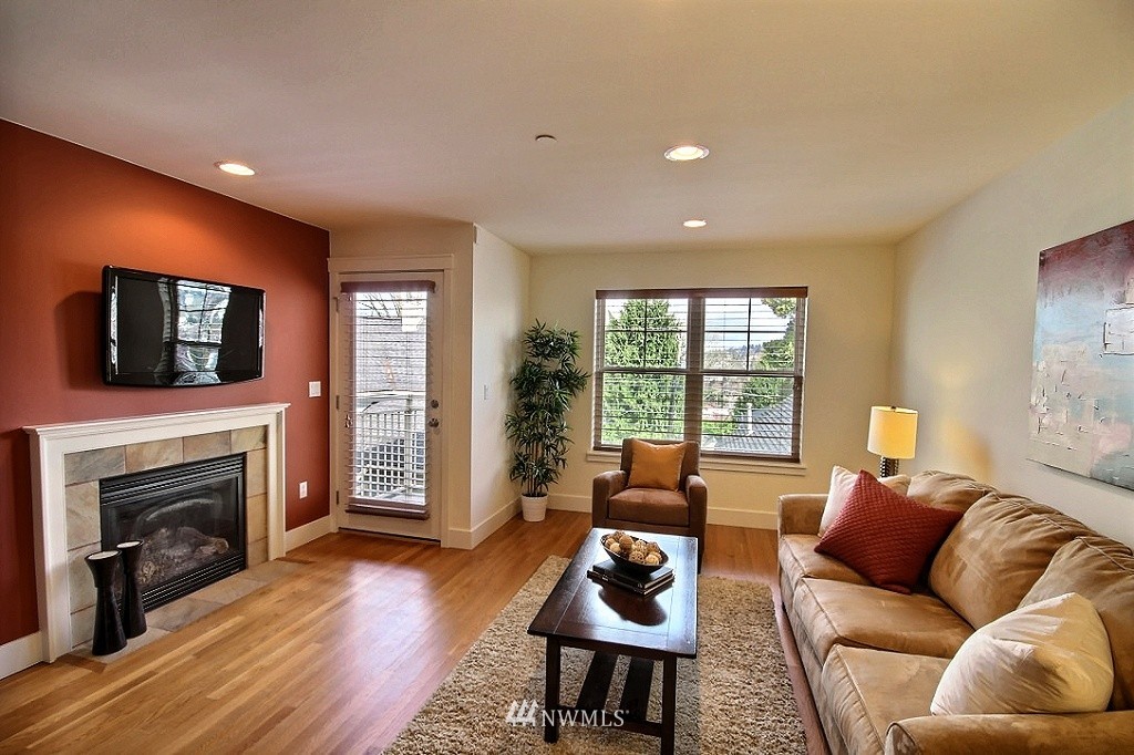 41 West Etruria Street, Unit B Seattle, WA 98119 - Photo 5 of 16