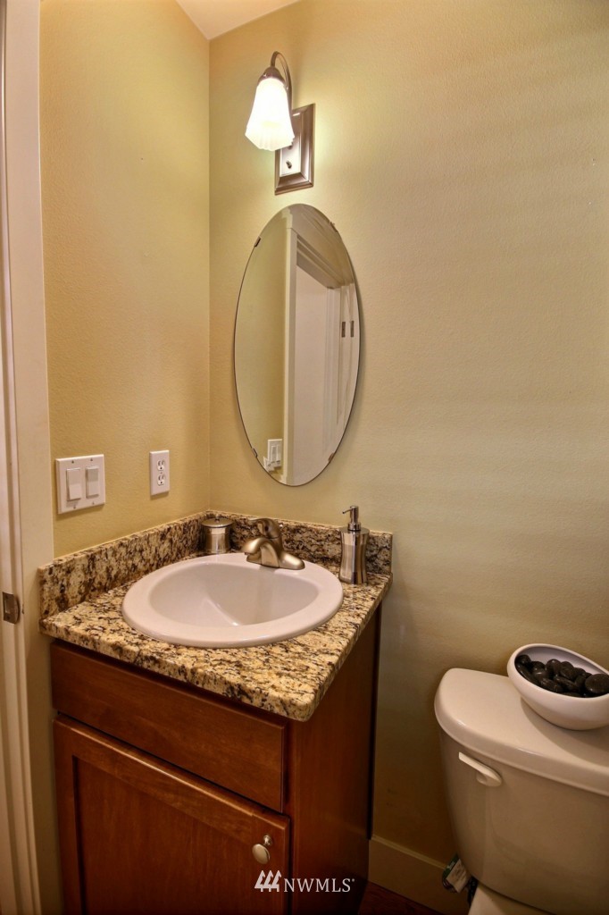 41 West Etruria Street, Unit B Seattle, WA 98119 - Photo 8 of 16