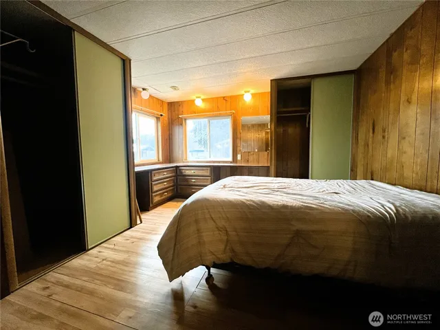 a bedroom with a bed and a large mirror