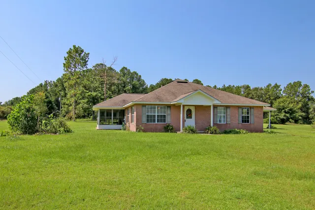 a view of a house with a big yard