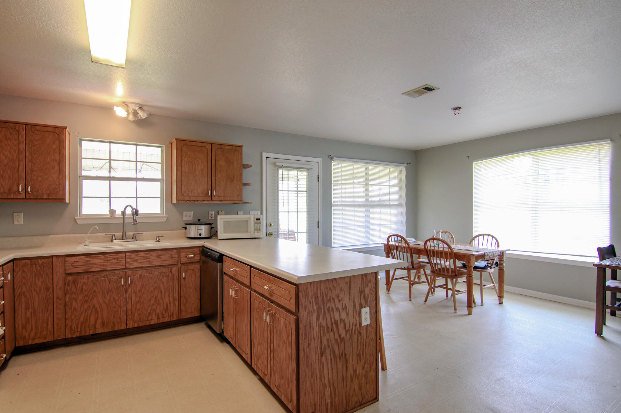 924 Hwy C4a Baker Baker, FL 32531 - Photo 32 of 47 a kitchen with lots of counter top space