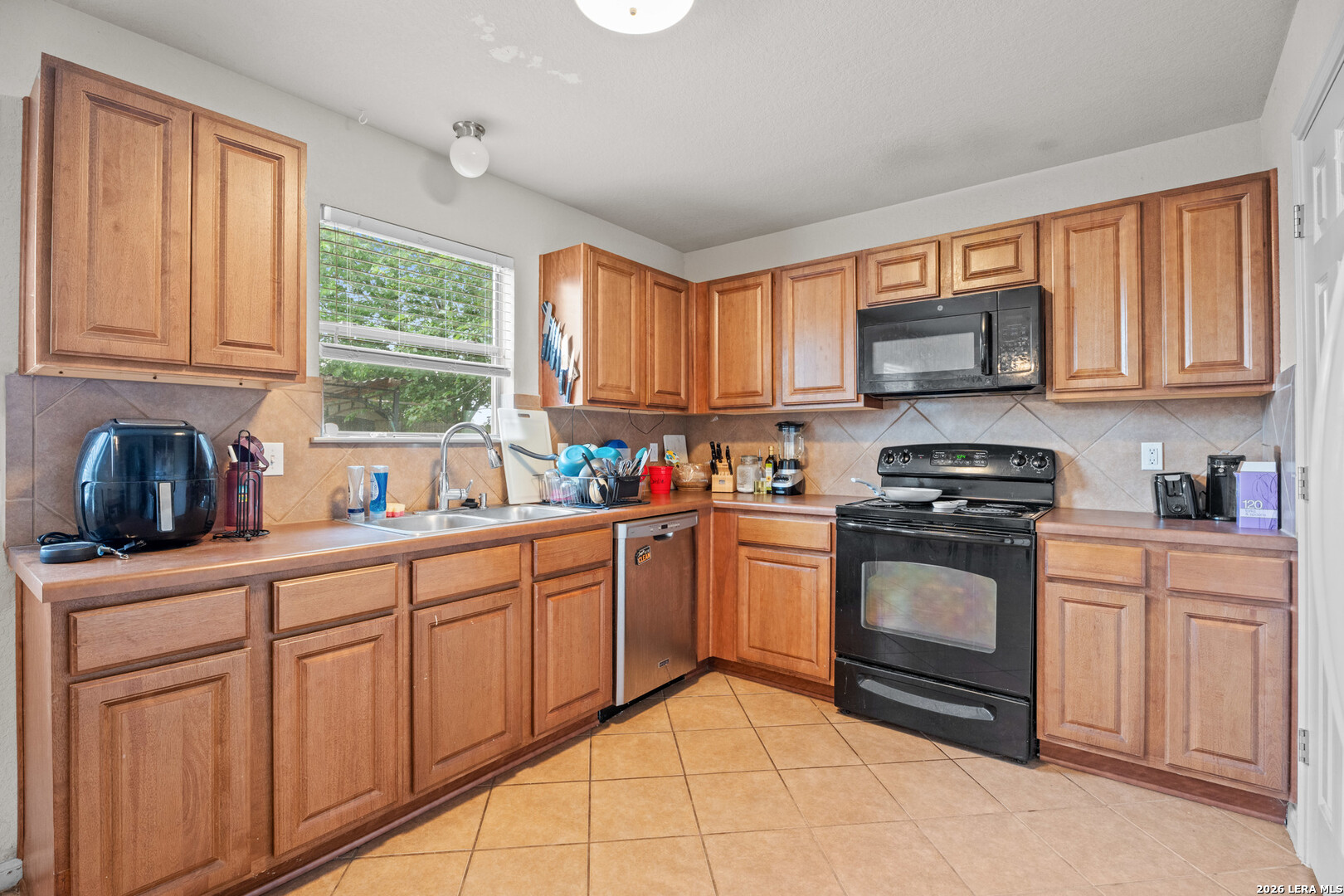 3814 Maiden Way Converse, TX 78109 - Photo 4 of 20