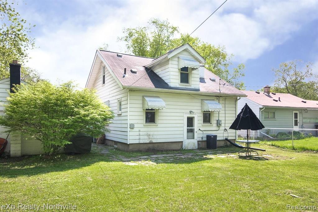 21705 Middlebelt Road Farmington Hills, MI 48336 - Photo 3 of 24