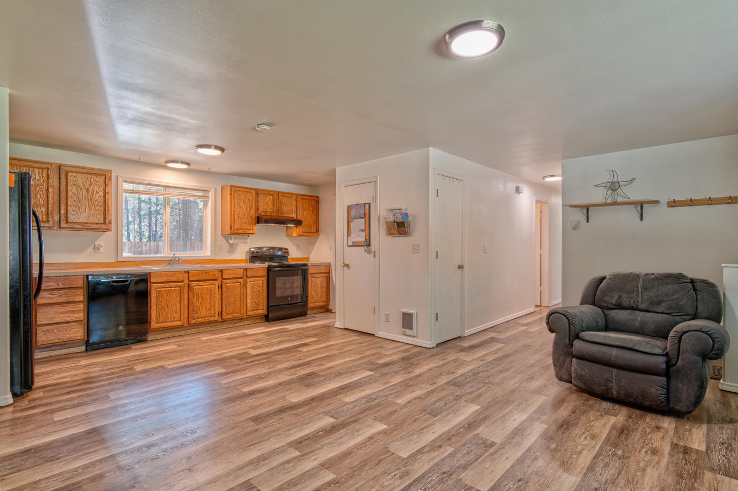 56266 Eider Road Bend, OR 97707 - Photo 6 of 27 56266 Eider Rd - 14