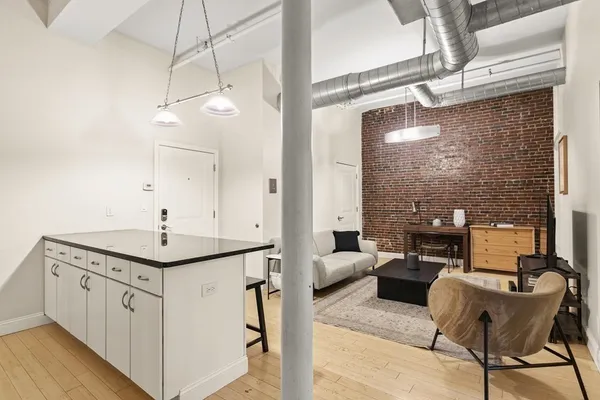 $6,750 | 37 Temple Place, Unit 401, Boston, MA 02111