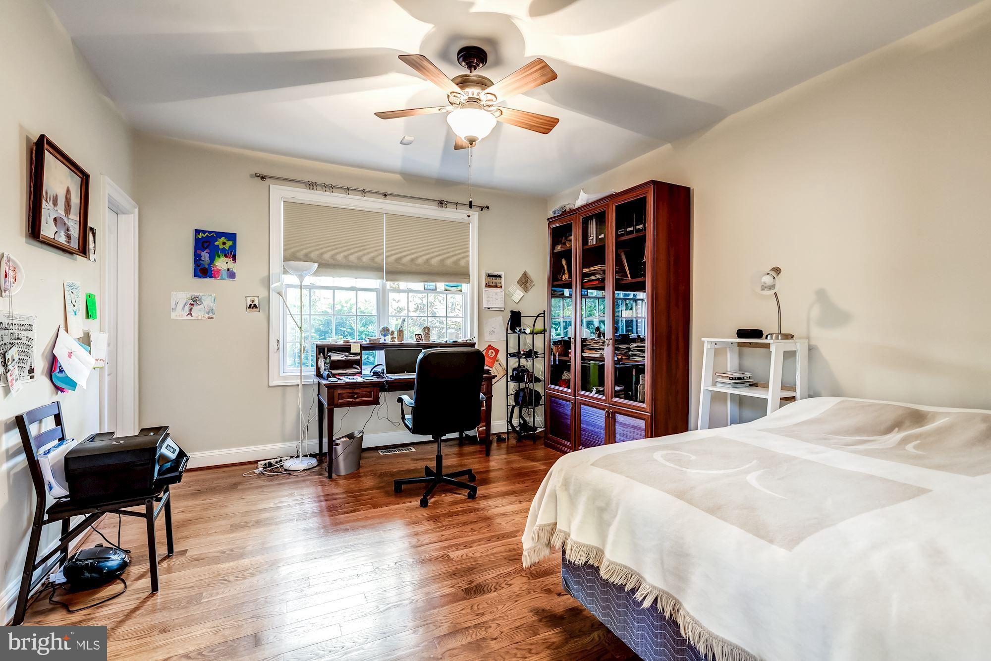 6658 Tennyson Drive McLean, VA 22101 - Photo 11 of 48 Main level BR or Office