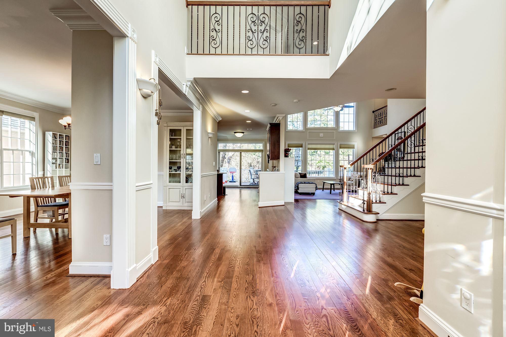 6658 Tennyson Drive McLean, VA 22101 - Photo 2 of 48 Sweeping entry foyer