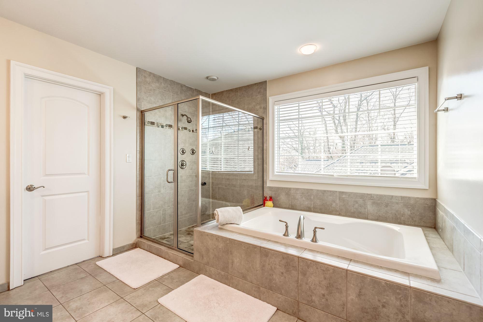 6658 Tennyson Drive McLean, VA 22101 - Photo 24 of 48 Separate shower and soaking tub