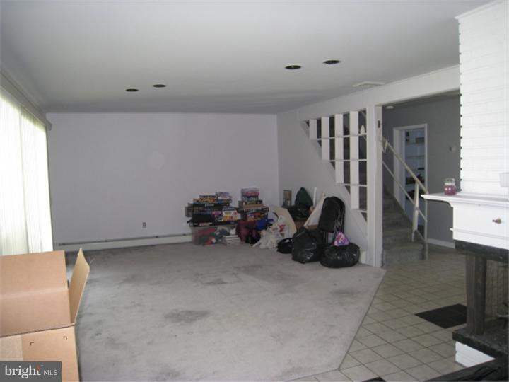 29 Red Berry Road Levittown, PA 19056 - Photo 11 of 25 Living Room
