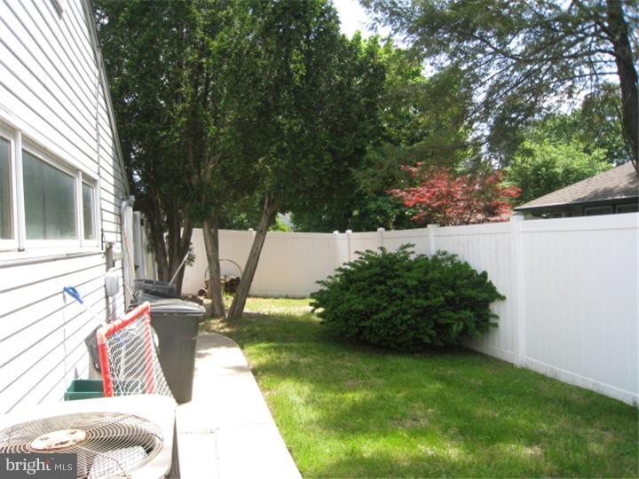 29 Red Berry Road Levittown, PA 19056 - Photo 5 of 25 Back Yard