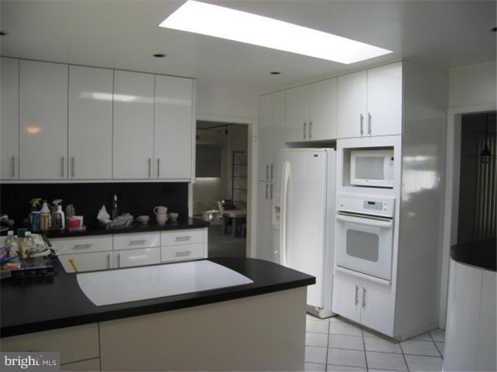 29 Red Berry Road Levittown, PA 19056 - Photo 7 of 25 Kitchen