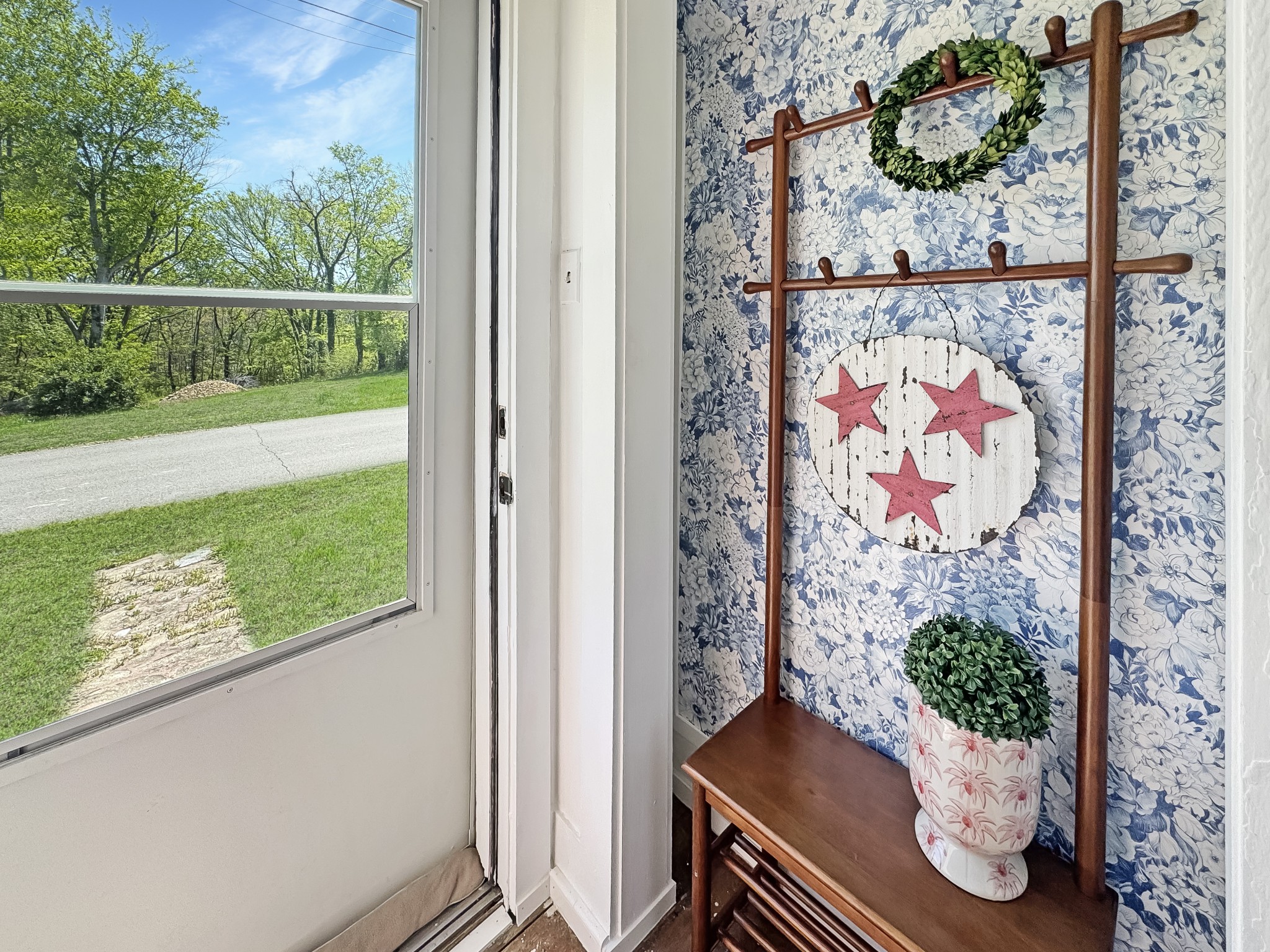 117 Cedar Street Dover, TN 37058 - Photo 2 of 24