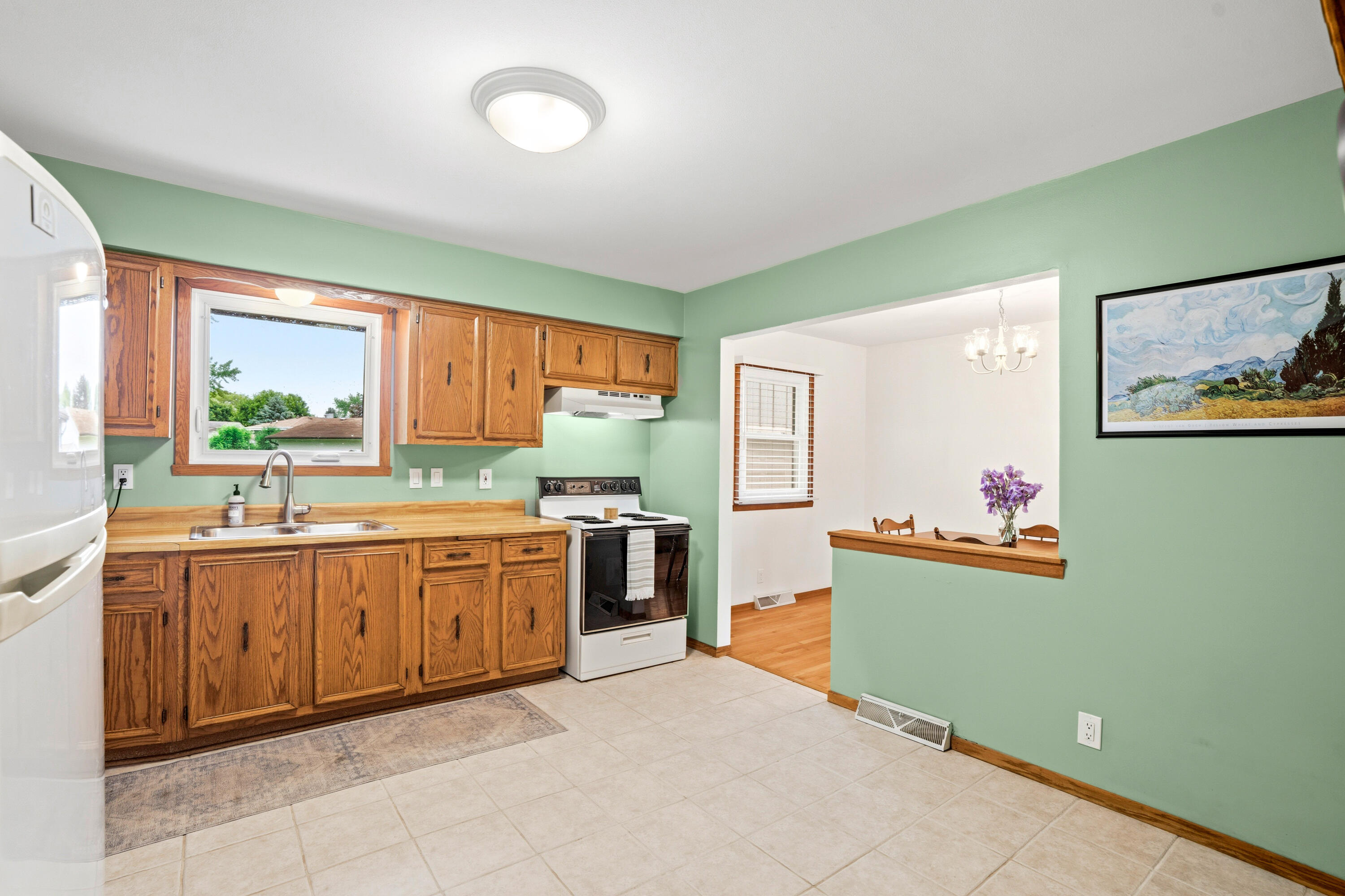 2725 Red Maple Court Caledonia, WI 53402 - Photo 10 of 26 Spacious w/ Title Floor