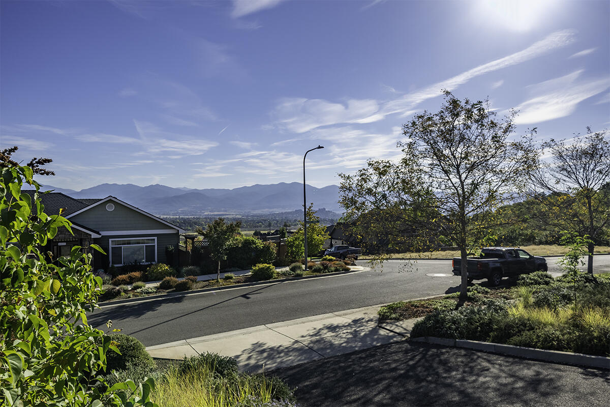 4201 Falcon Ridge Terrace Medford, OR 97504 - Photo 5 of 44 FRT-8