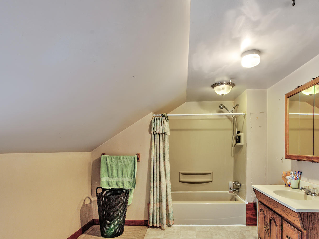 45 State Street Augusta, ME 04330 - Photo 19 of 59 45 State St Augusta-large-022-40-Bathroo