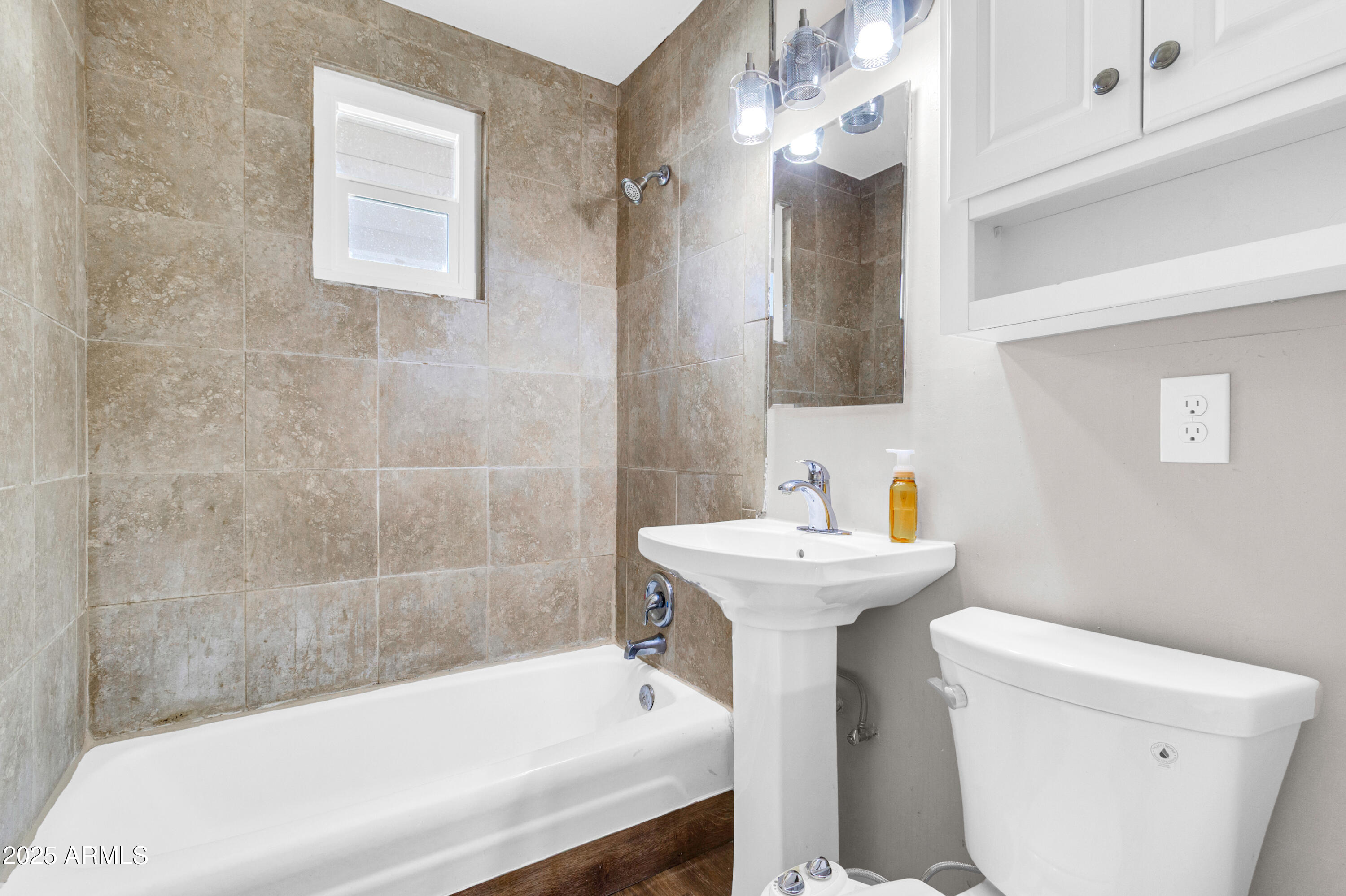 2050 East 10th Street Tempe, AZ 85281 - Photo 14 of 29 2050 E 10th St-15