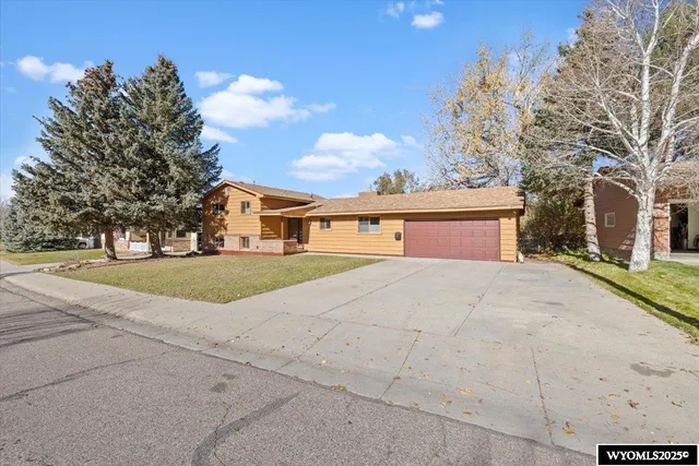 $395,000 | 31 Valley Drive, Casper, WY 82604
