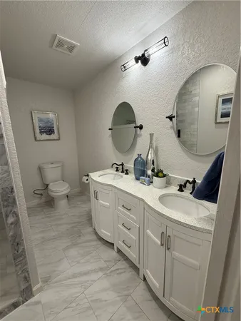 $2,500 | 1428 Lee Street, New Braunfels, TX 78130