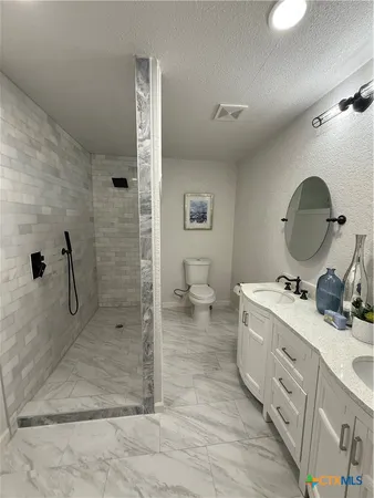 $2,500 | 1428 Lee Street, New Braunfels, TX 78130