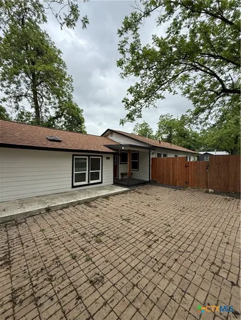 $2,500 | 1428 Lee Street, New Braunfels, TX 78130