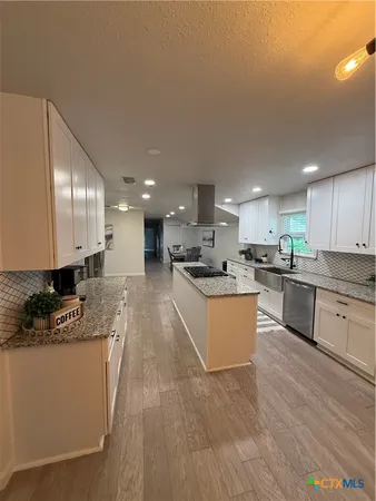 $2,500 | 1428 Lee Street, New Braunfels, TX 78130