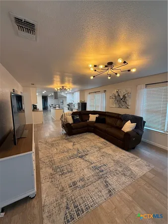 $2,500 | 1428 Lee Street, New Braunfels, TX 78130