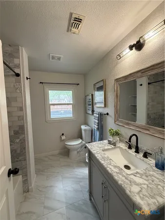 $2,500 | 1428 Lee Street, New Braunfels, TX 78130