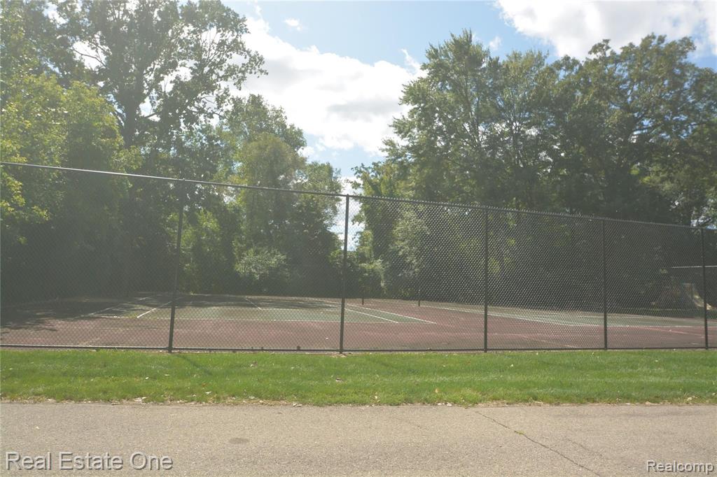 1387 Paddle Wheel Lane Rochester, MI 48306 - Photo 4 of 23