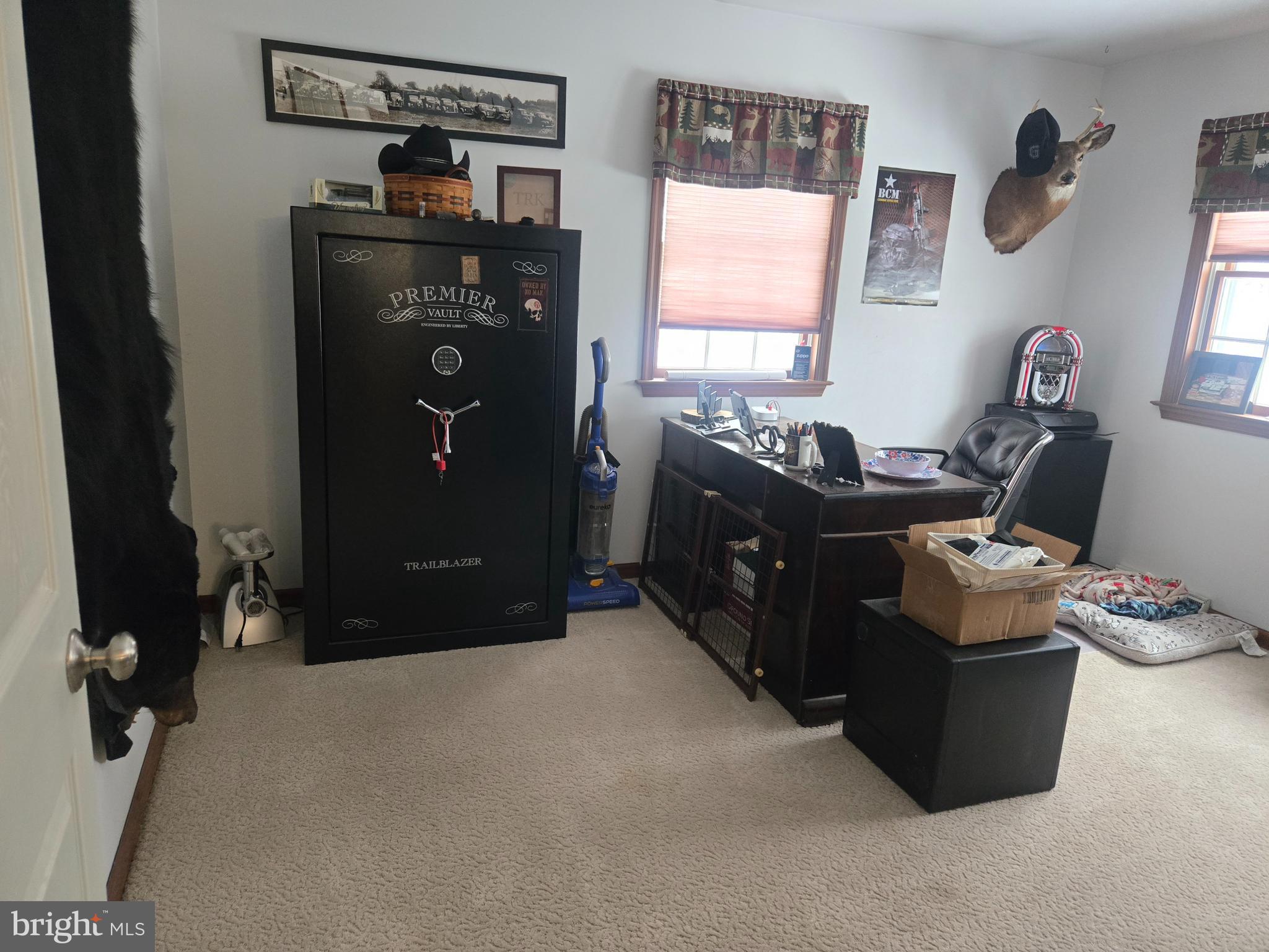 3 White Oak Road Fleetwood, PA 19522 - Photo 19 of 48 a room with furniture mirror