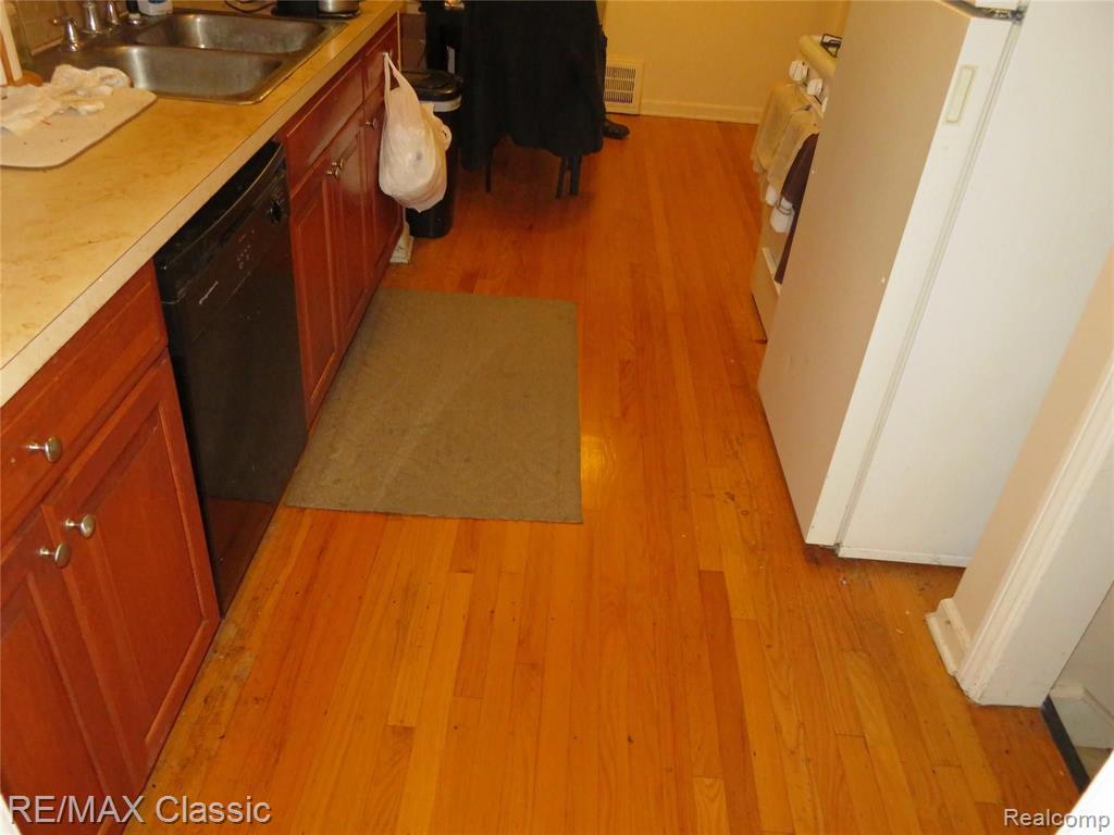 25514 Graham Road Redford, MI 48239 - Photo 4 of 29