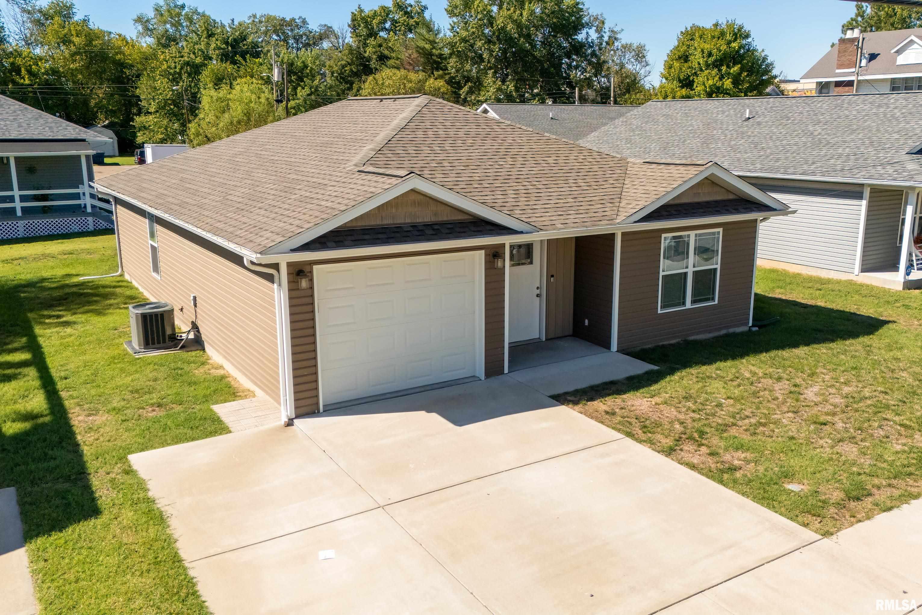 504 South Mechanic Street Marion, IL 62959 - Photo 1 of 32