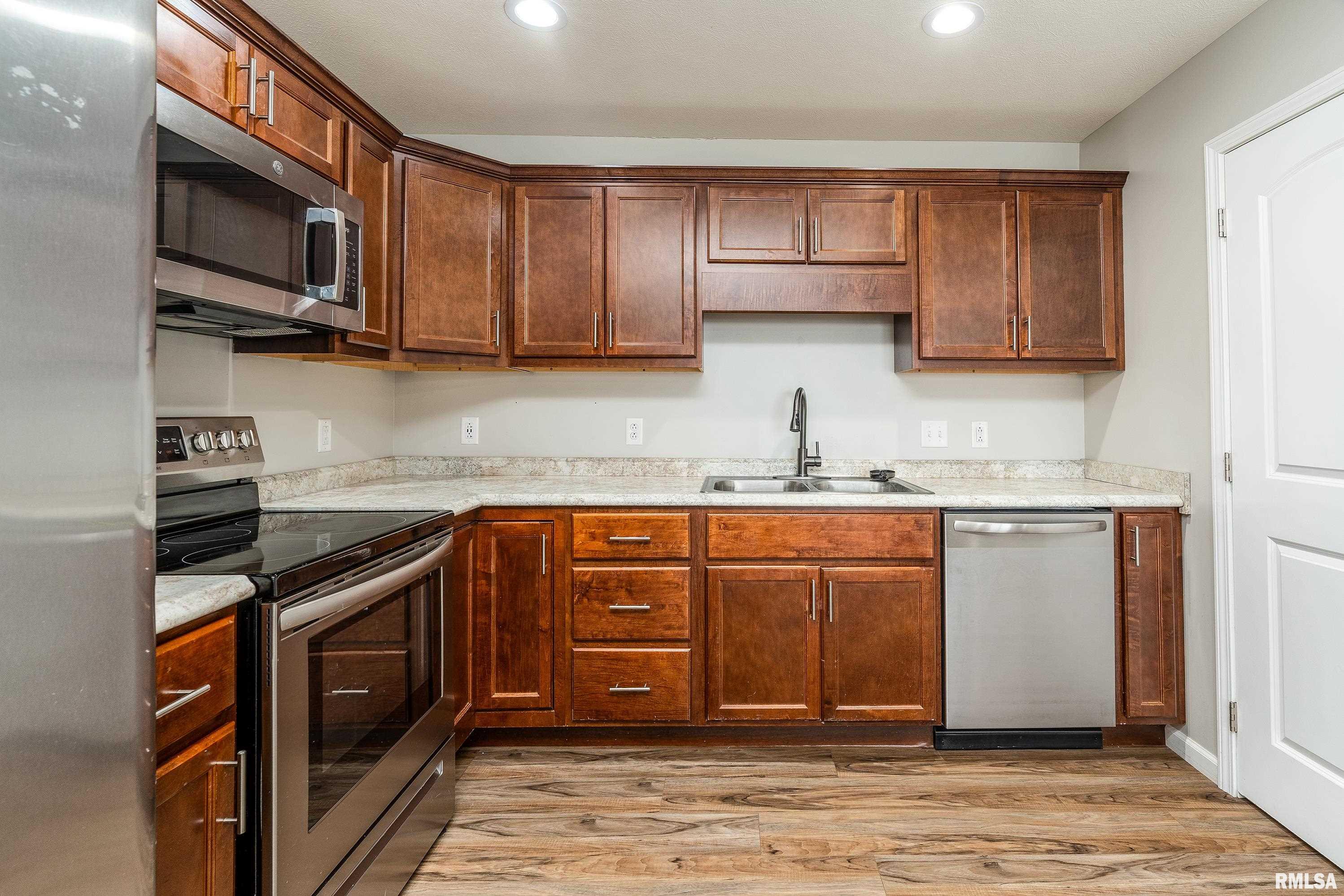 504 South Mechanic Street Marion, IL 62959 - Photo 11 of 32