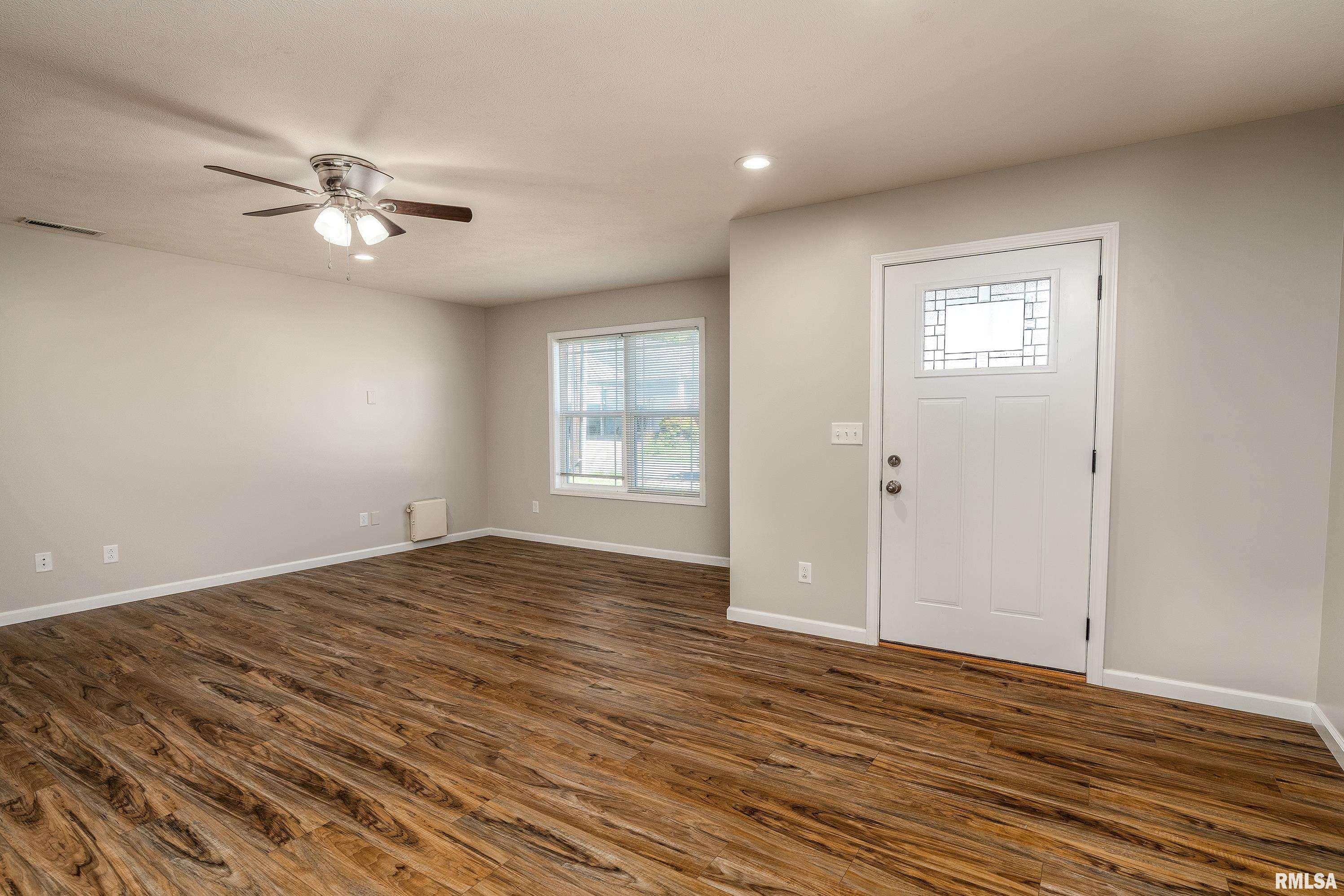 504 South Mechanic Street Marion, IL 62959 - Photo 7 of 32