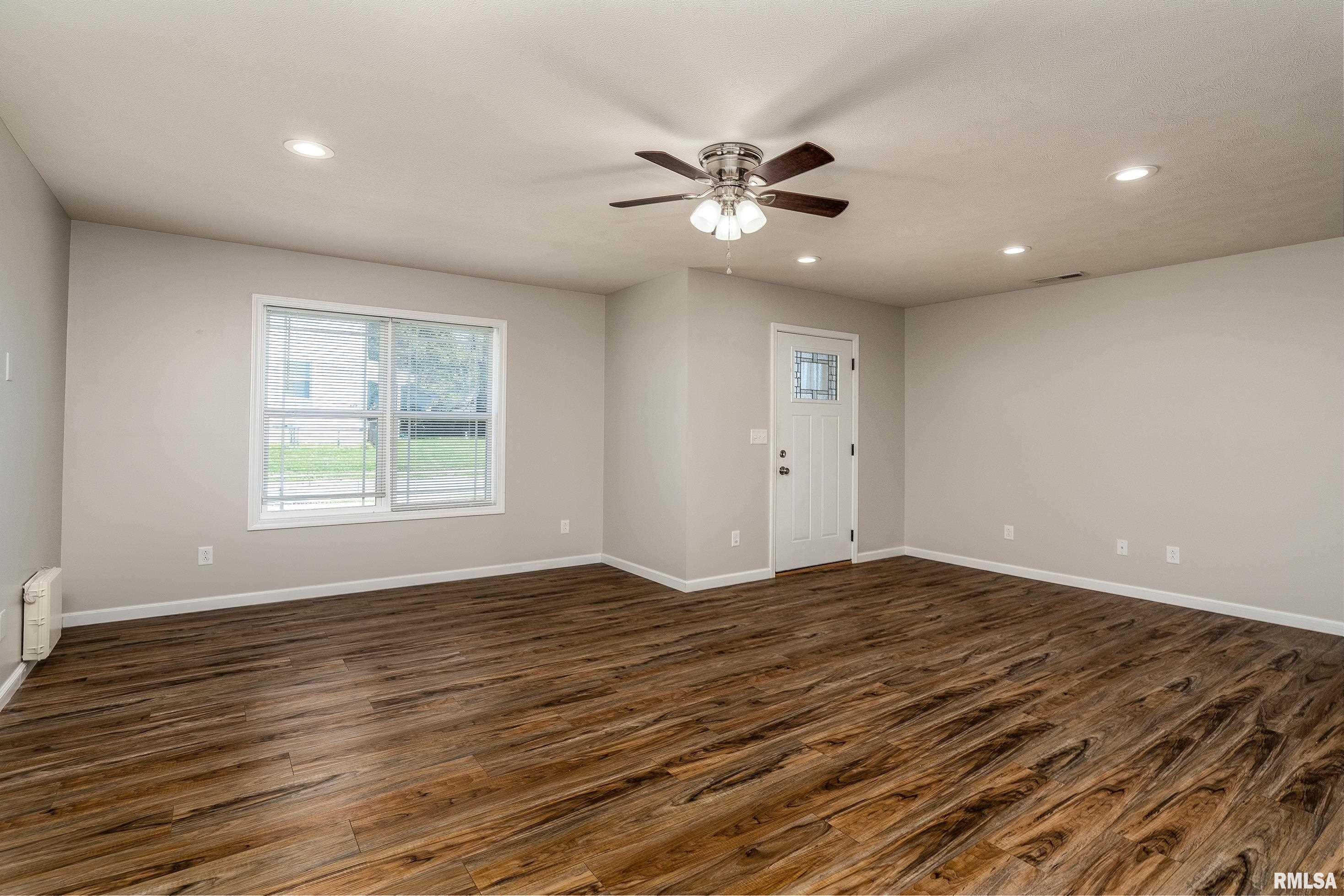 504 South Mechanic Street Marion, IL 62959 - Photo 8 of 32