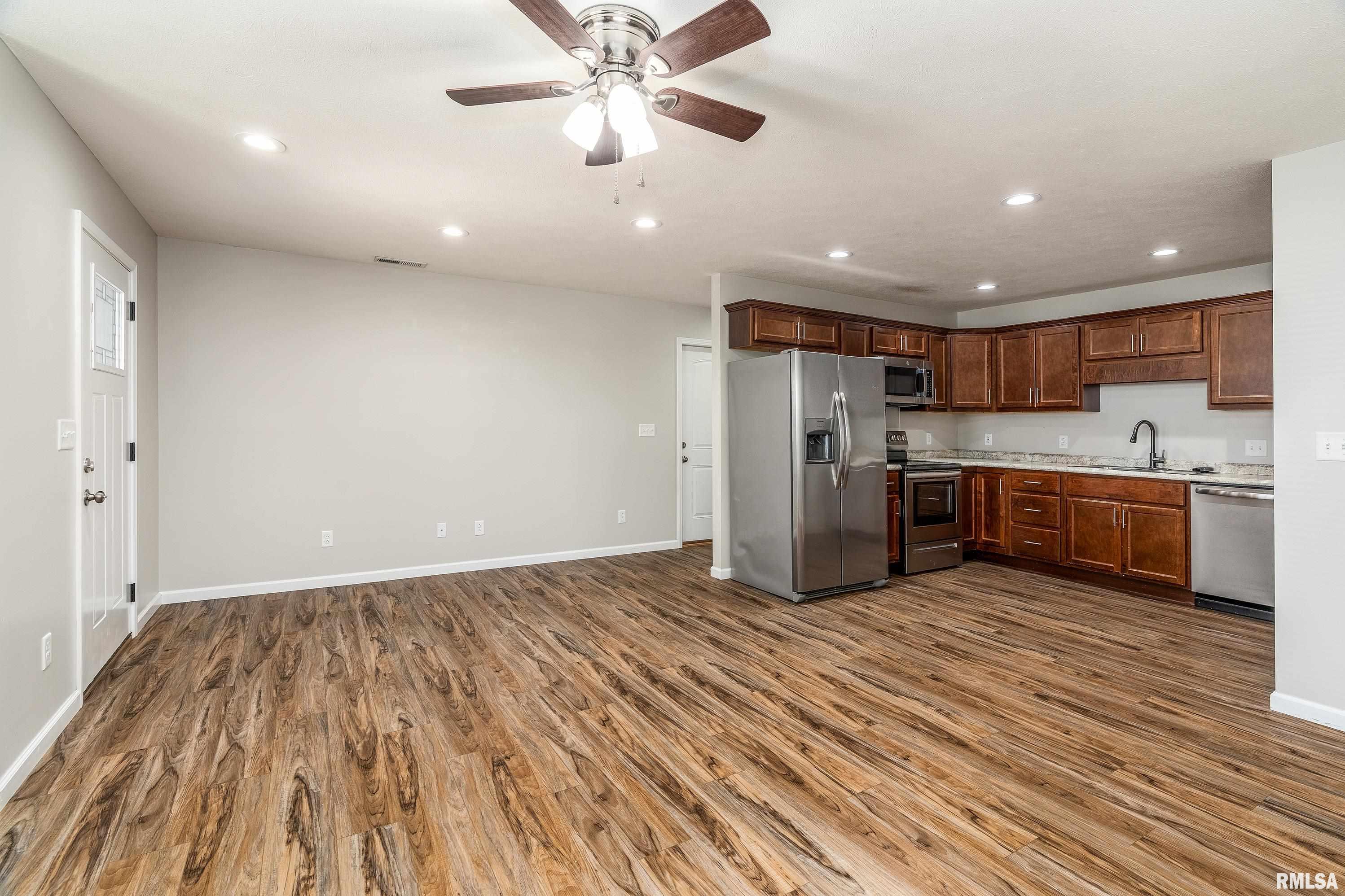 504 South Mechanic Street Marion, IL 62959 - Photo 9 of 32