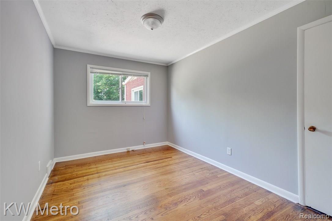 3508 West Webster Road Royal Oak, MI 48073 - Photo 14 of 25 dsc00008-dsc00010.jpg