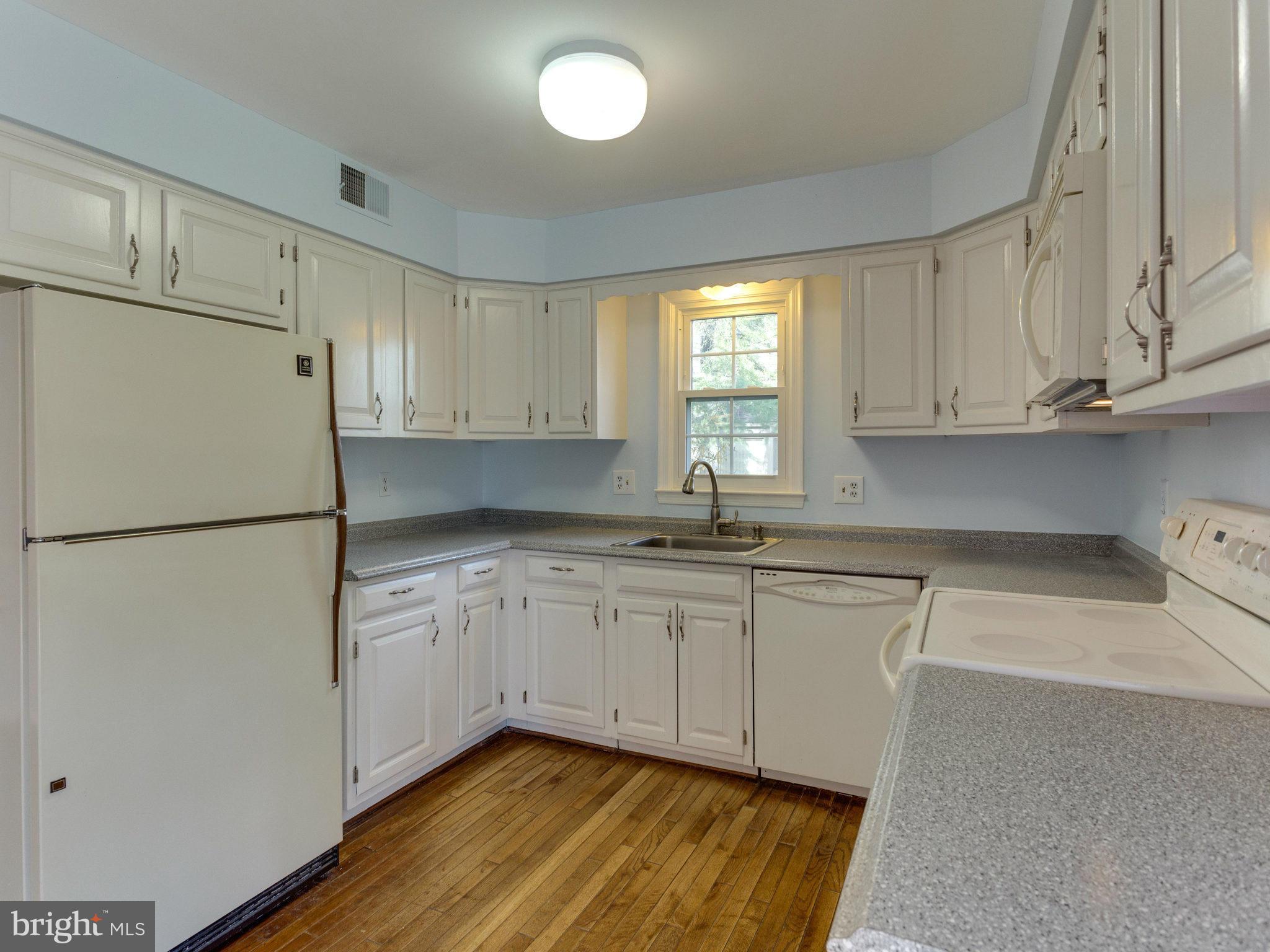 203 E Street Northeast Vienna, VA 22180 - Photo 11 of 30 Kitchen