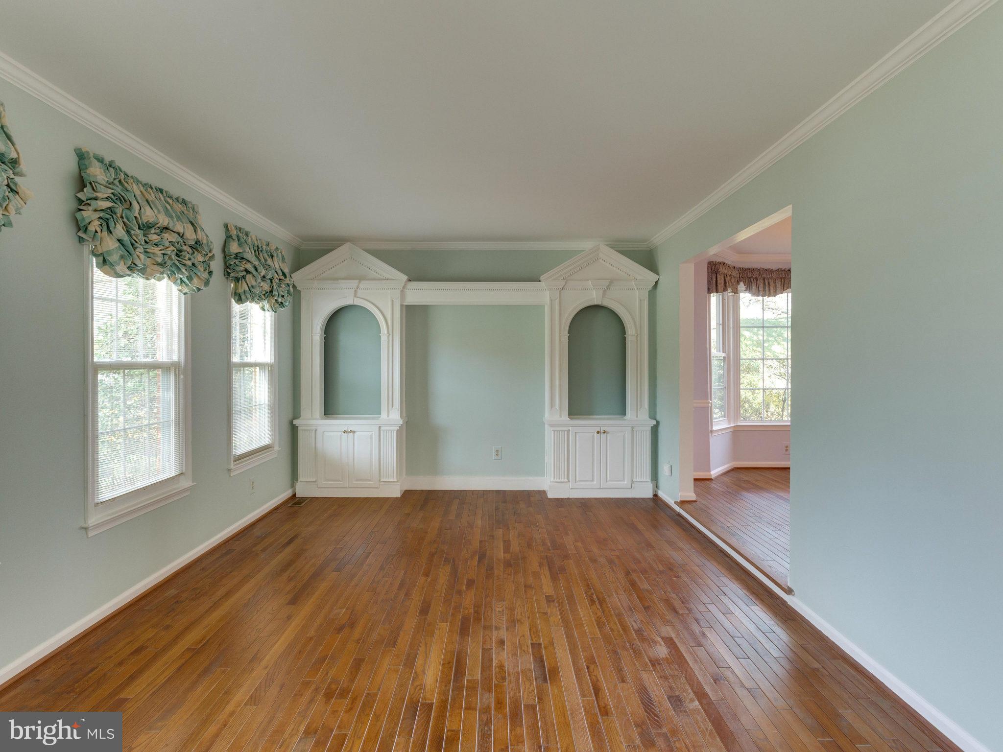 203 E Street Northeast Vienna, VA 22180 - Photo 15 of 30 Living Room