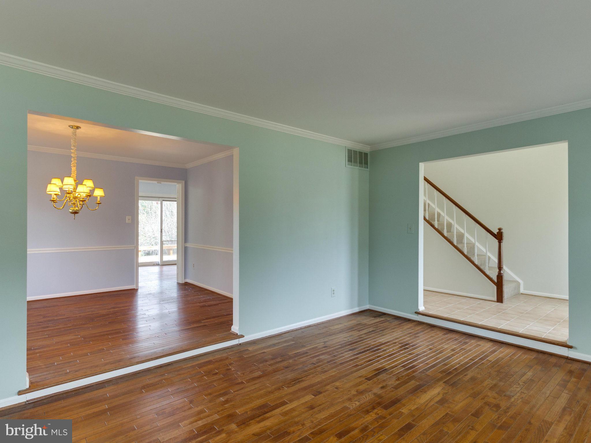 203 E Street Northeast Vienna, VA 22180 - Photo 16 of 30 Living Room