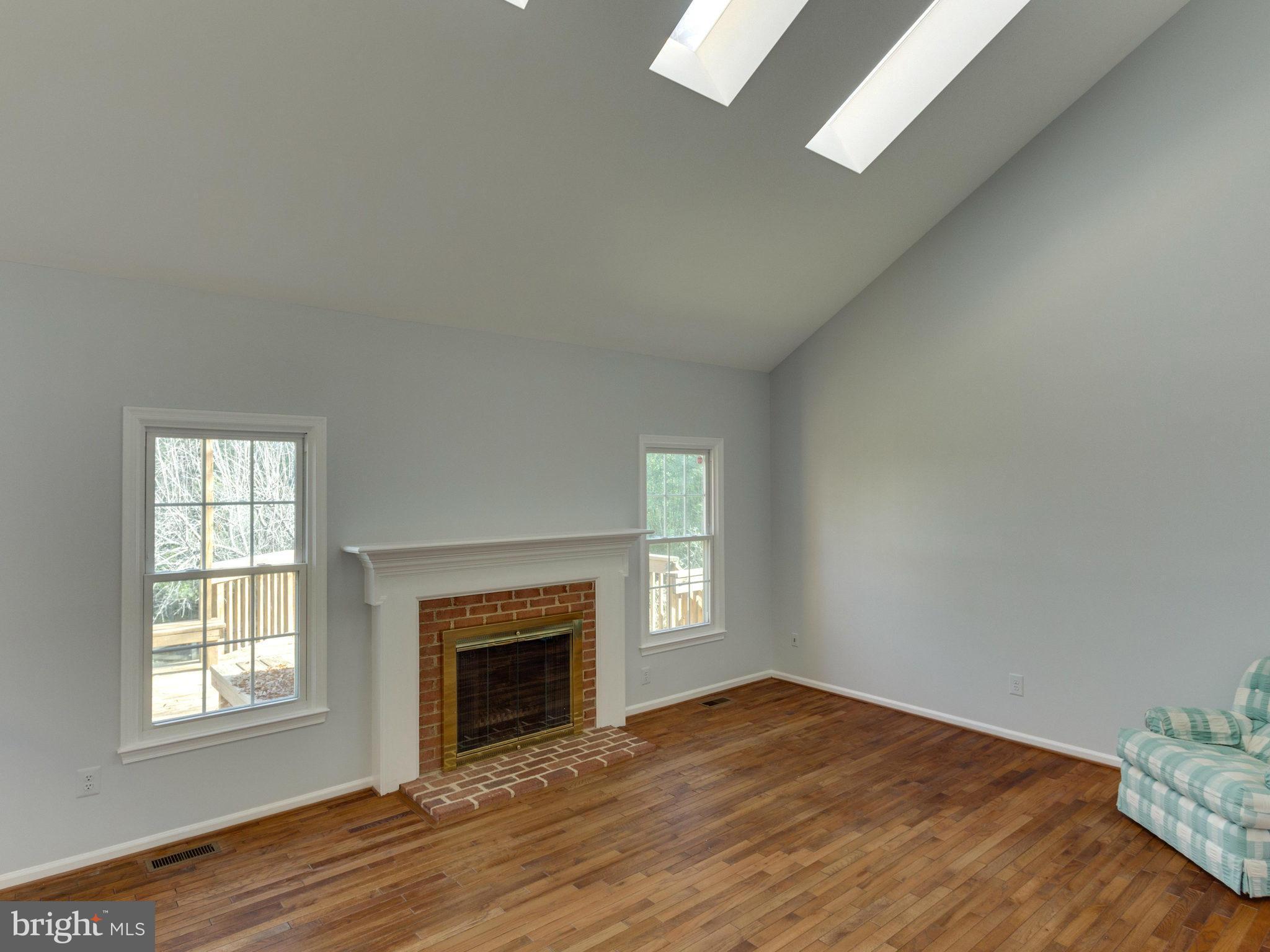 203 E Street Northeast Vienna, VA 22180 - Photo 5 of 30 Family Room