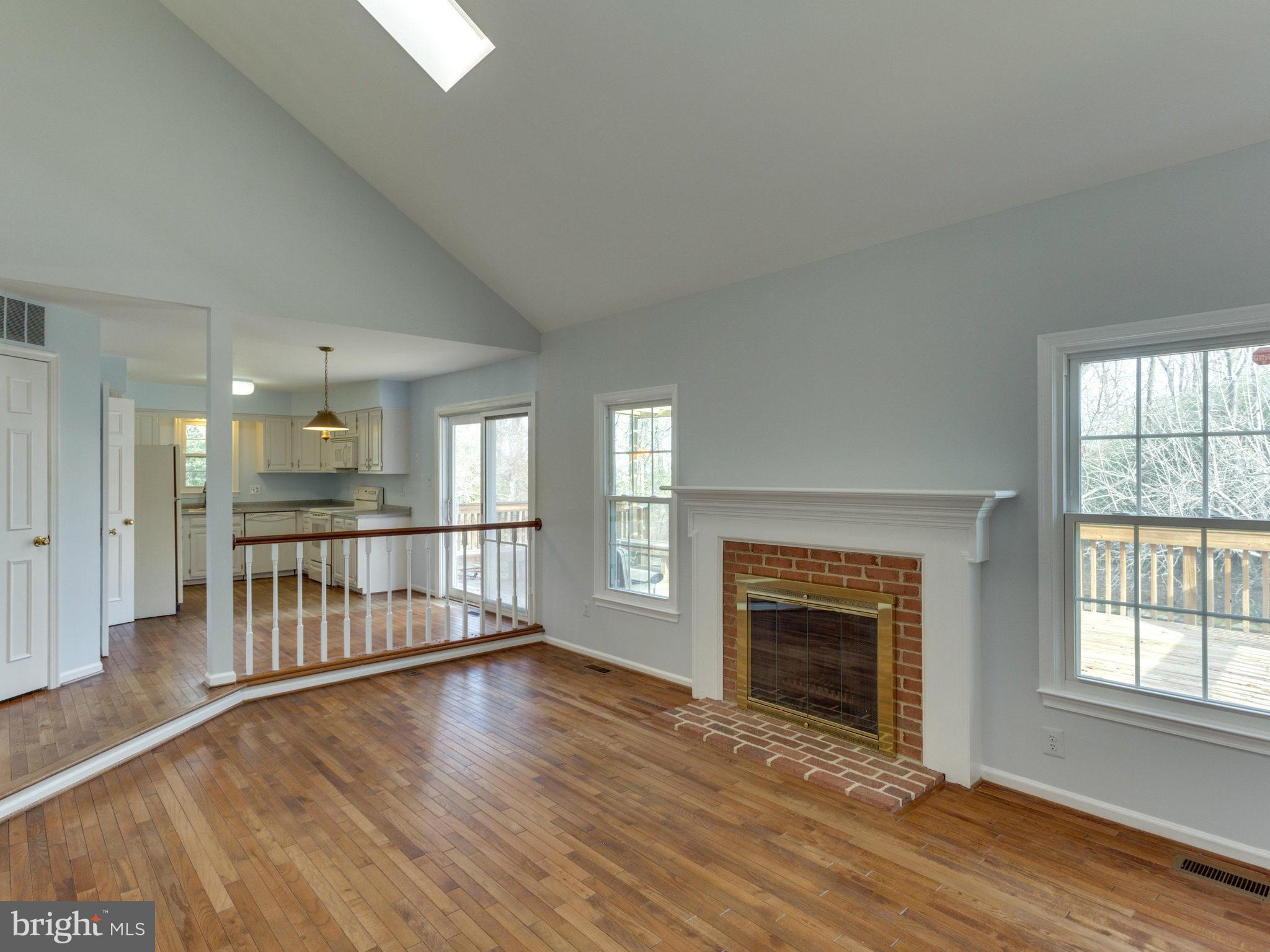 203 E Street Northeast Vienna, VA 22180 - Photo 7 of 30 Family Room
