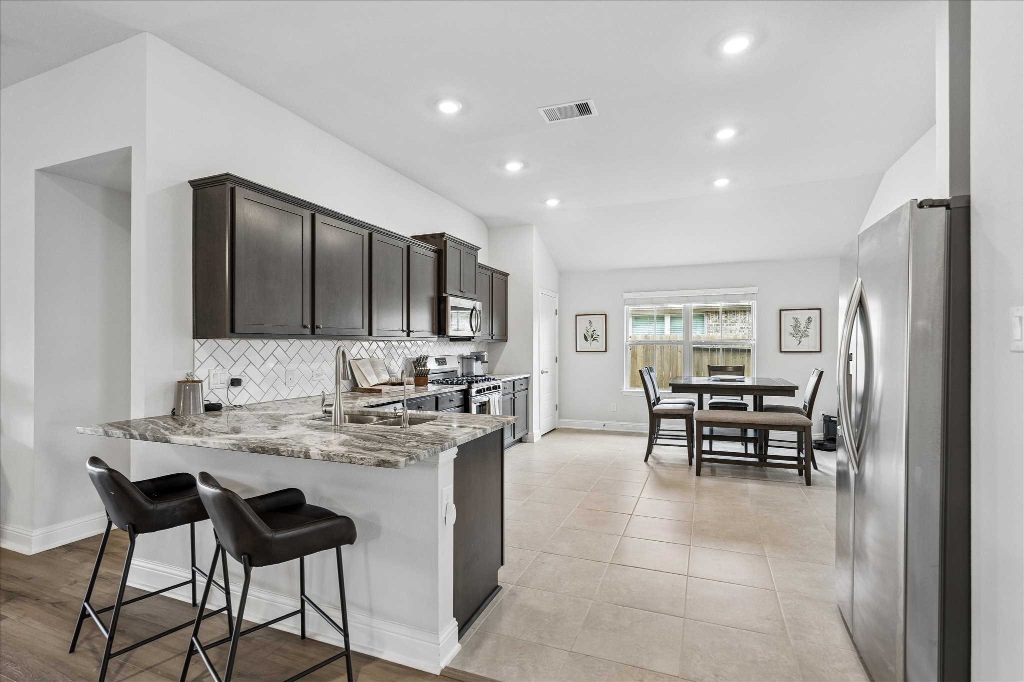 10227 Whitney Reach Drive Rosharon, TX 77583 - Photo 12 of 28 Spacious kitchen with room for a breakfast and great for entertaining.