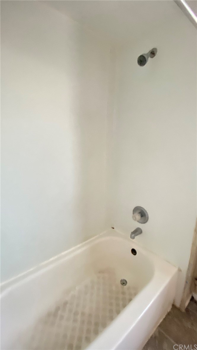 20455 Hunter Street Perris, CA 92570 - Photo 17 of 35 a bathroom with a tub