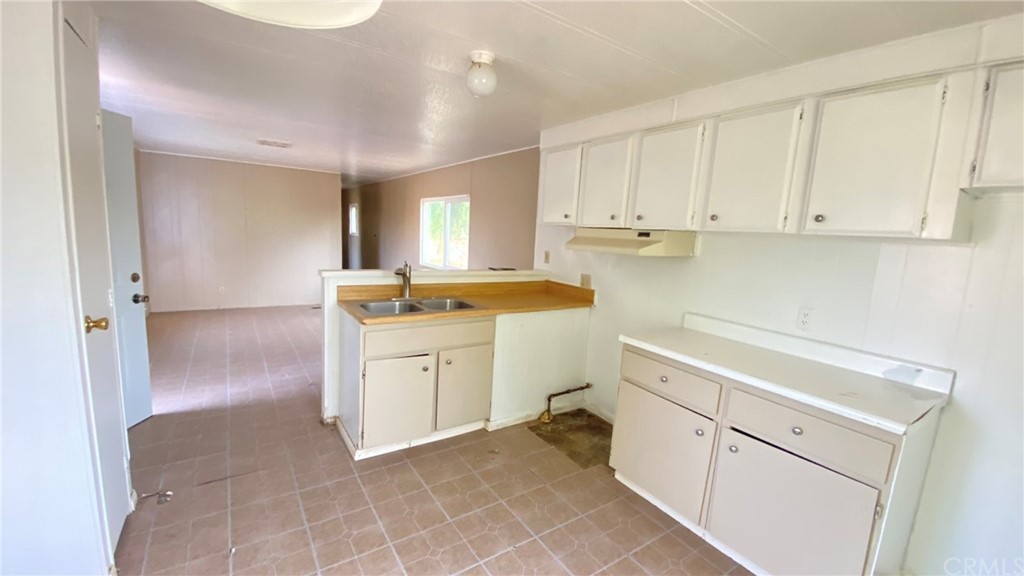 20455 Hunter Street Perris, CA 92570 - Photo 30 of 35 a utility room with cabinets washer and dryer