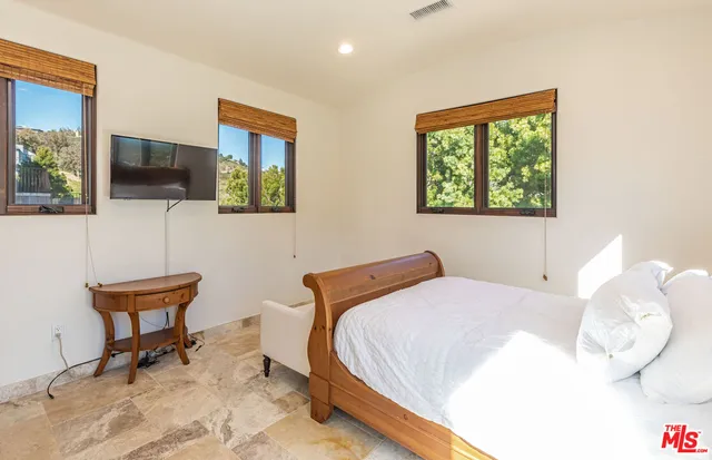 $5,250,000 | 4800 Latigo Canyon Road, Malibu, CA 90265