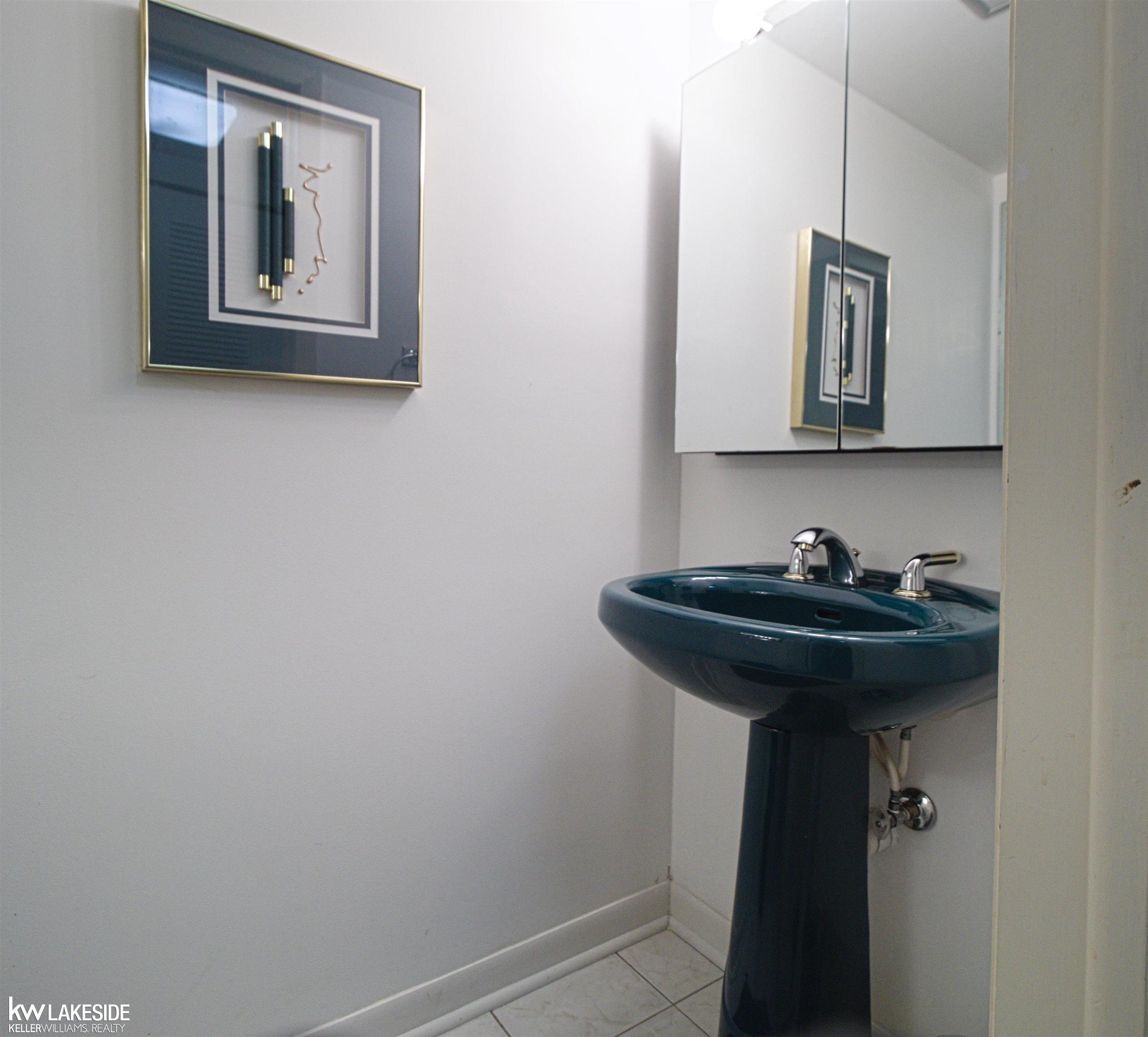 889 Lafayette Court Rochester, MI 48307 - Photo 22 of 27 50123340-21.JPG